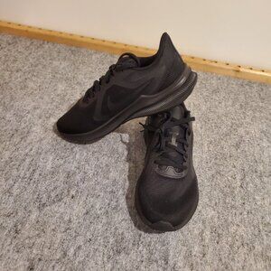 Nike Downshifter 10 Women's Running Shoes Black Size 10 NIB
